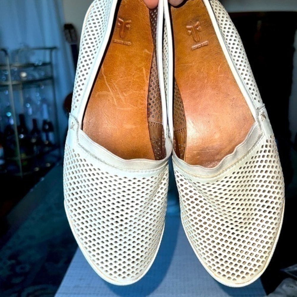 Frye Melanie Perforated  leather , flat Shoes 7.5 US